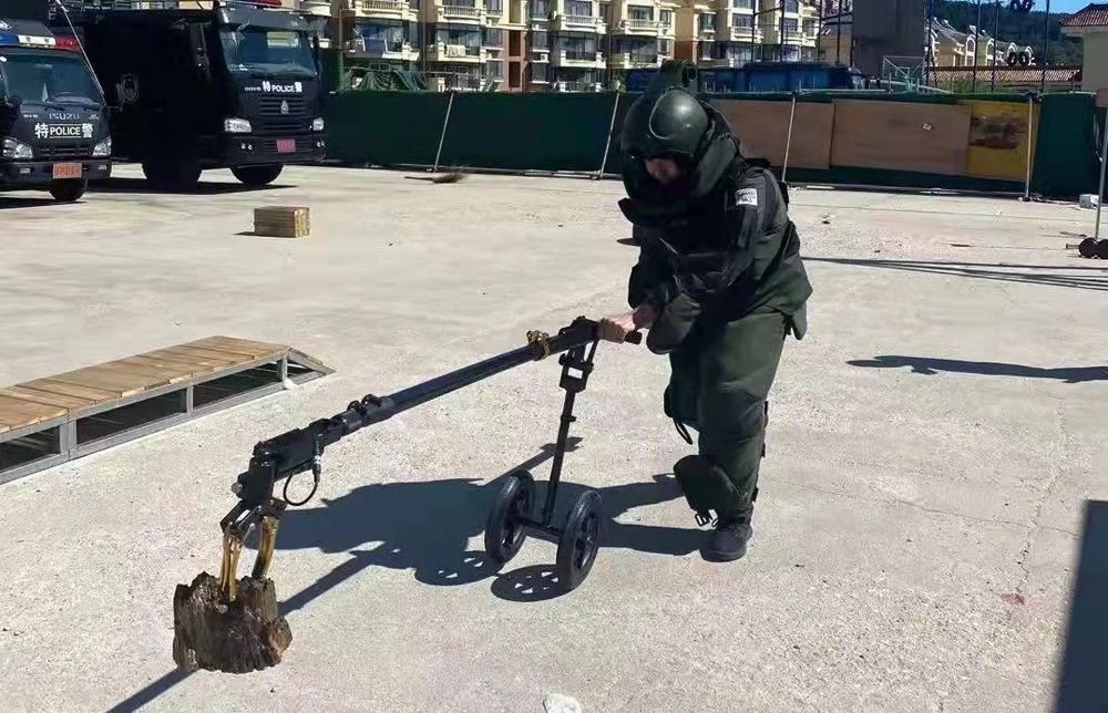 CSD-PBG-T90排爆機(jī)械手